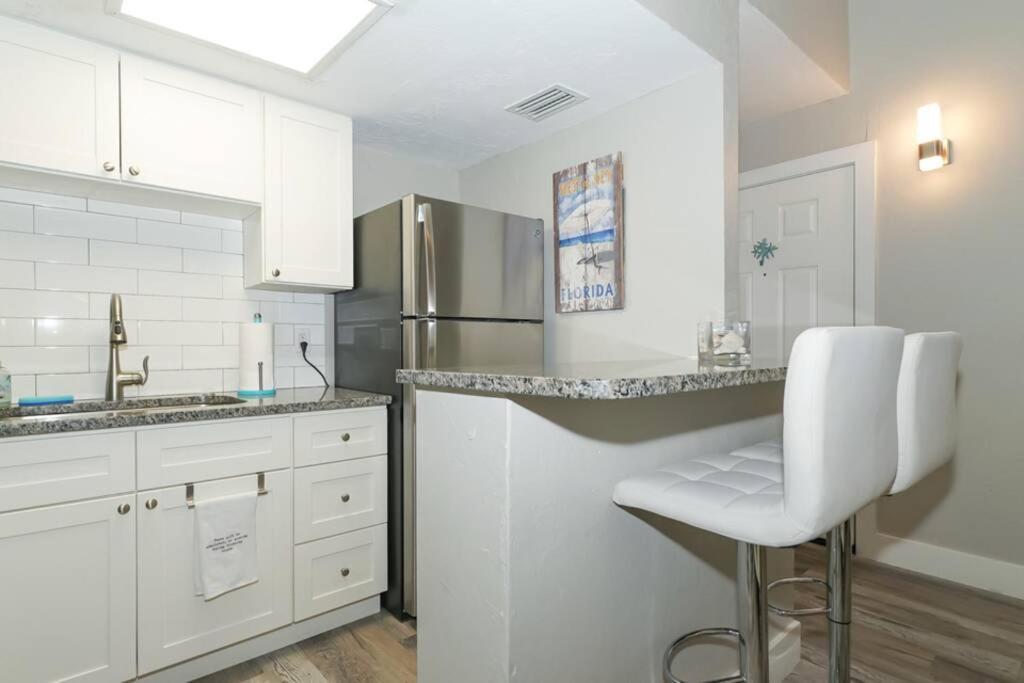 Siesta Key Village-Suite #3: A Block To The Beach! Sarasota Esterno foto