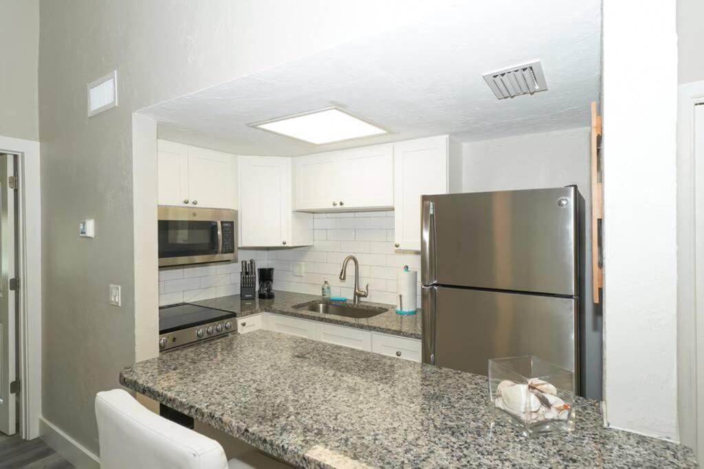 Siesta Key Village-Suite #3: A Block To The Beach! Sarasota Esterno foto