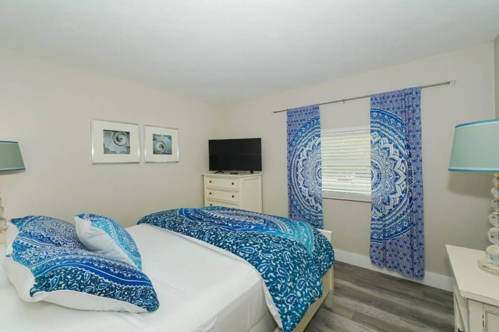 Siesta Key Village-Suite #3: A Block To The Beach! Sarasota Esterno foto